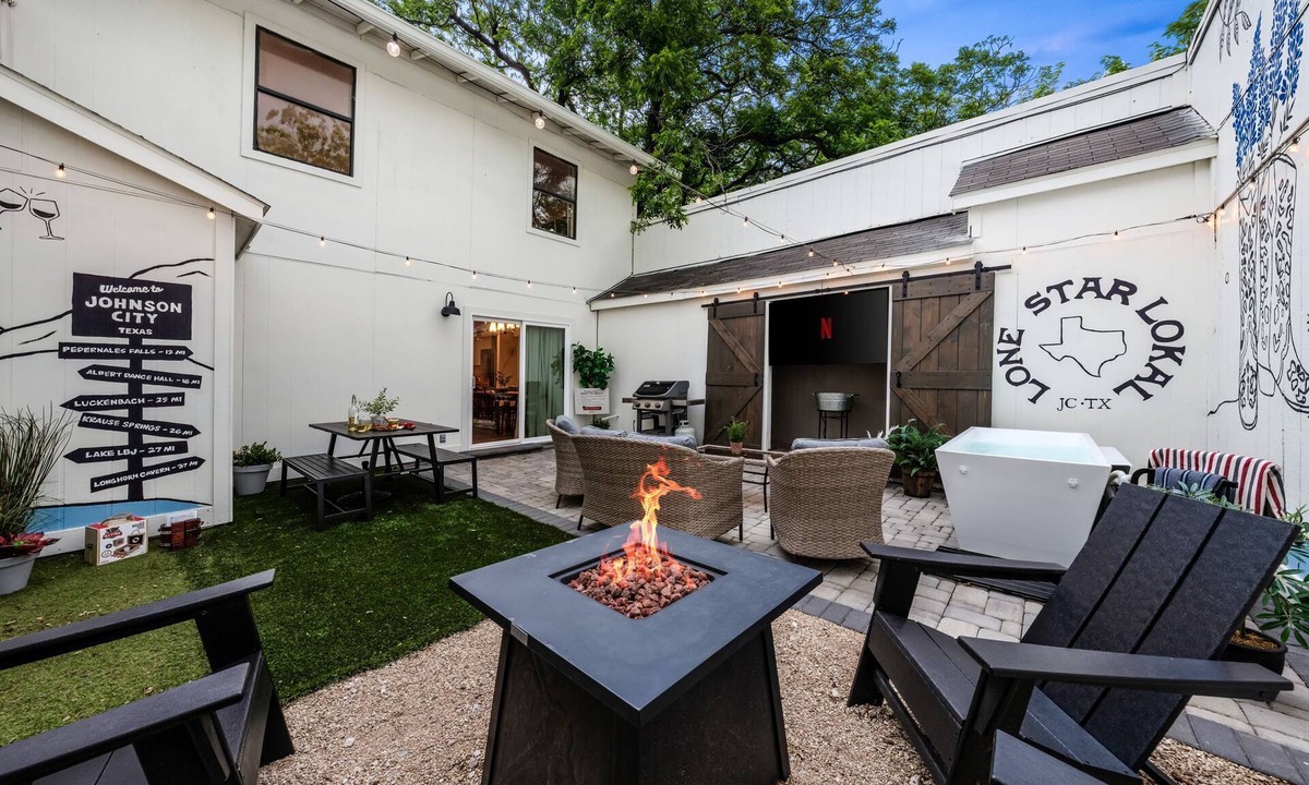 Johnson City House | Wine Trail Retreat w/Fire Pit, Cold Plunge, Grill, Walk to Downtown JC!