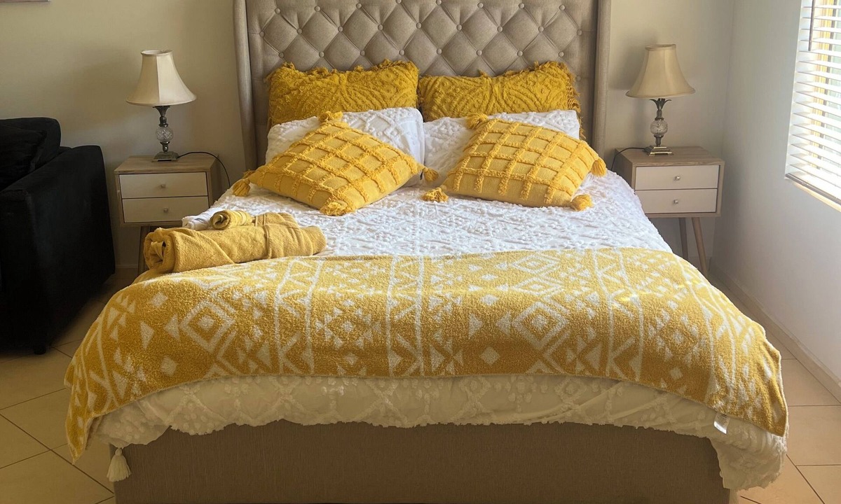 Morphett Vale Apartment | Wine & Waves!