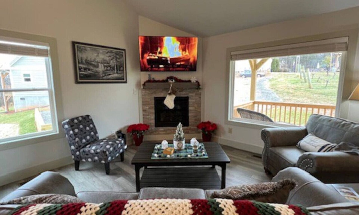 State Road Cottage | Wine Way - Two Bedroom Cottage