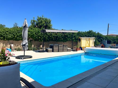 Saint-Genies-de-Fontedit Villa | Winemaker’s House with pool near the sea