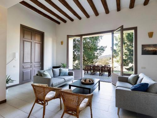 La Torre de Claramunt Apartment | Winery apartment for two with private terrace
