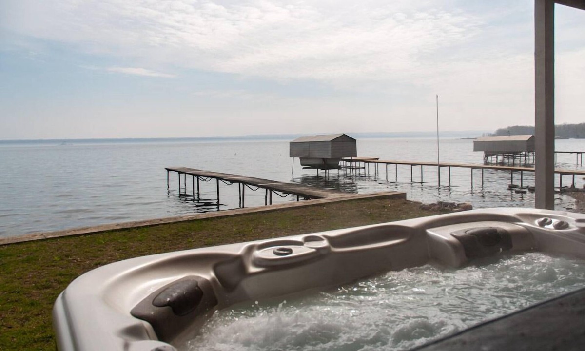 Town of Torrey Cottage | Winey Duck Cottage:" Pet Friendly Contemporary w/Hot Tub on Seneca Wine Trail