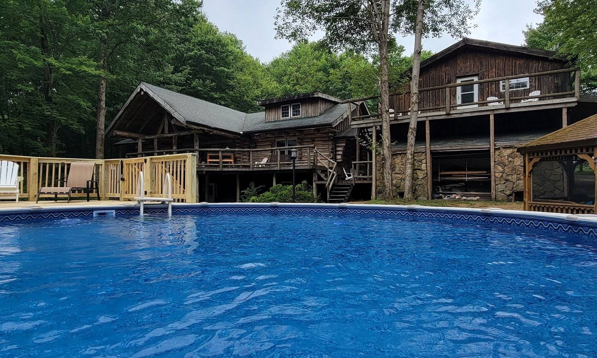 Ohiopyle Cabin | Wingard Lodge - Spacious Cabin Ideal for Celebrations.