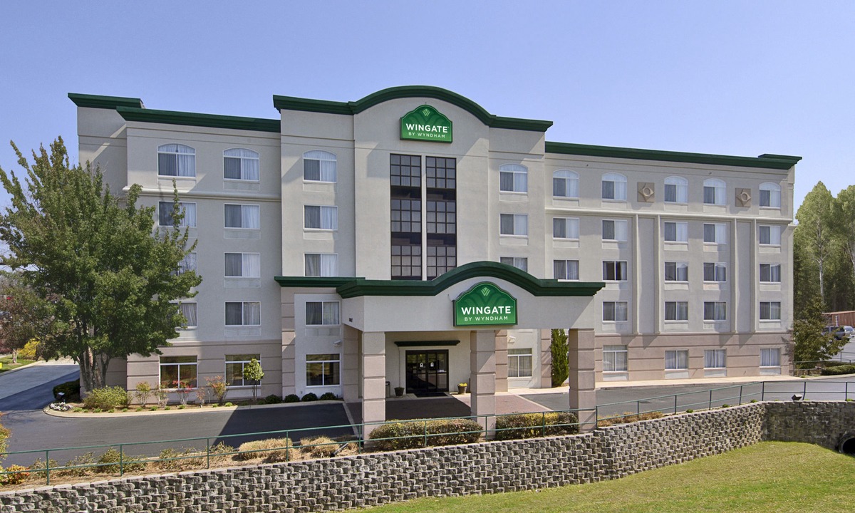 Twin Brook Hotel | Wingate by Wyndham - Chattanooga