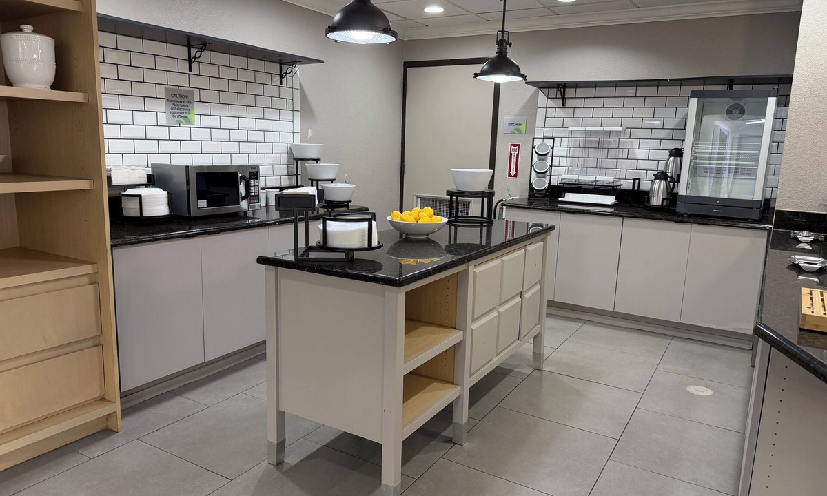 Baymeadows Hotel | Wingate by Wyndham Jacksonville FL