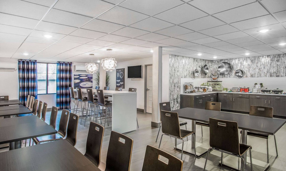 Hayfield Dundee Hotel | Wingate by Wyndham Louisville Fair and Expo