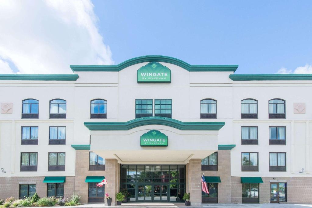 Downtown Niagara Falls Hotel | Wingate by Wyndham Niagara Falls