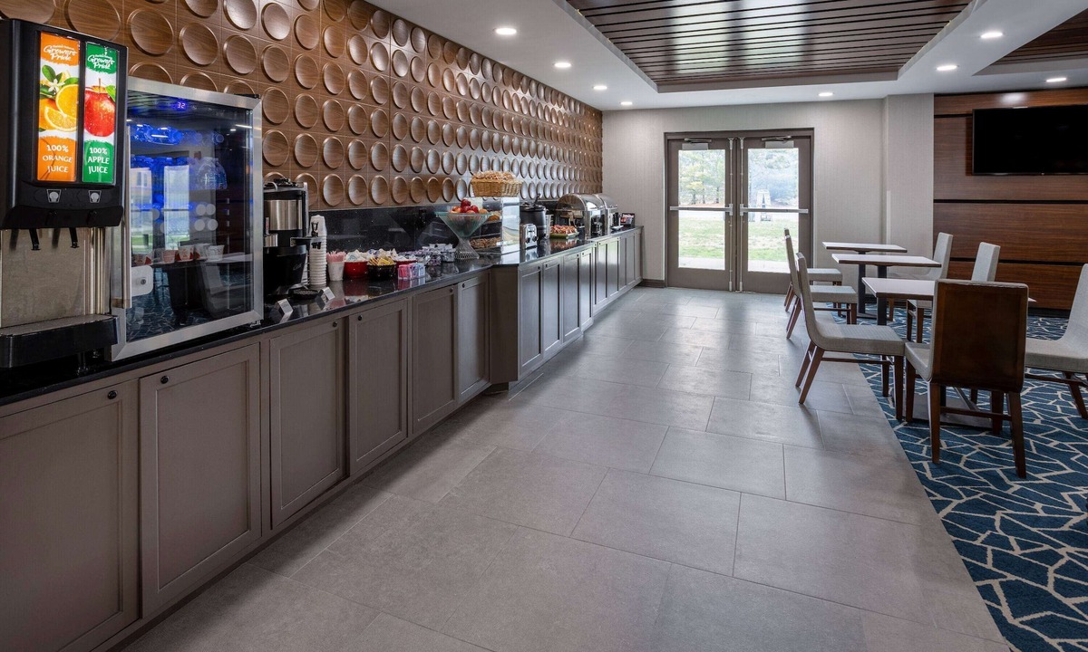 Norma Hotel | Wingate by Wyndham Vineland/Millville