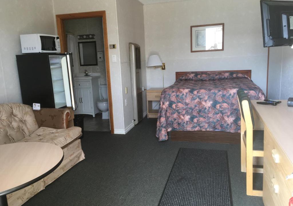 Estevan Hotel | Winkys Motel