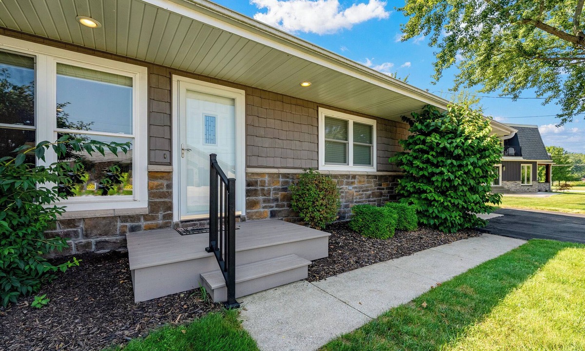 Warsaw House | Winona Lake Access With Pier