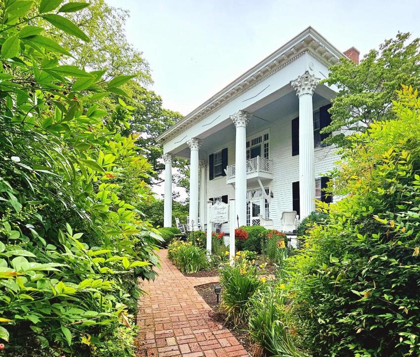 Madison Heights Bed & Breakfast | Winridge Manor