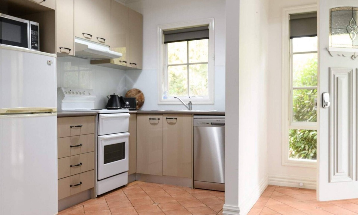 Hepburn Springs Villa | Winter Cottage Summar