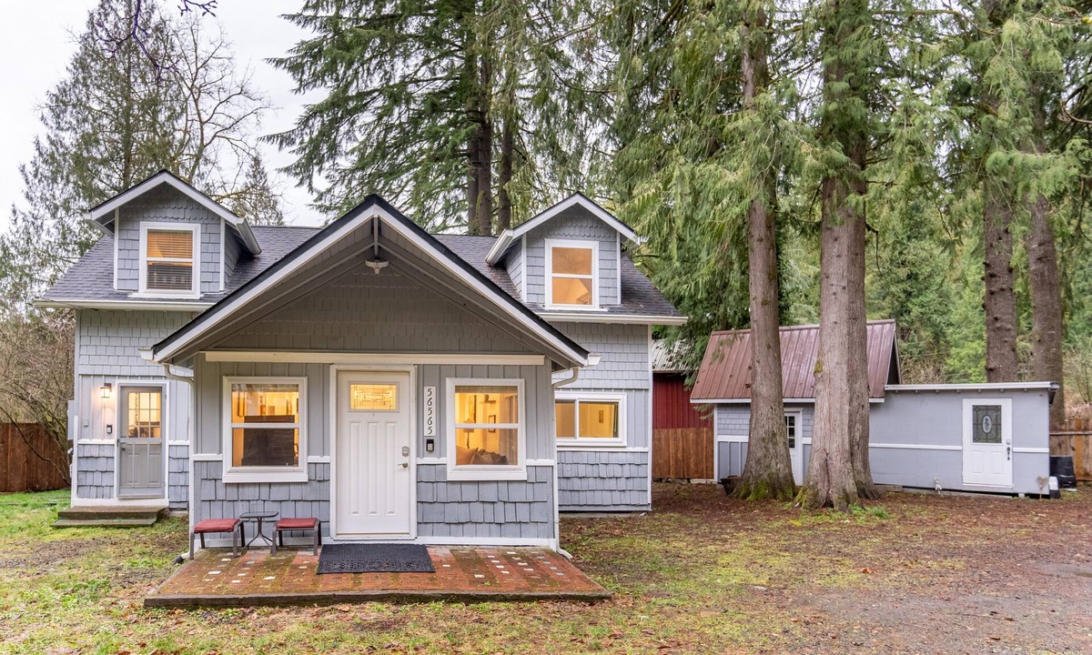 Marmot House | Winter family fun near Mt Hood with a hot tub! Bike! Ski!