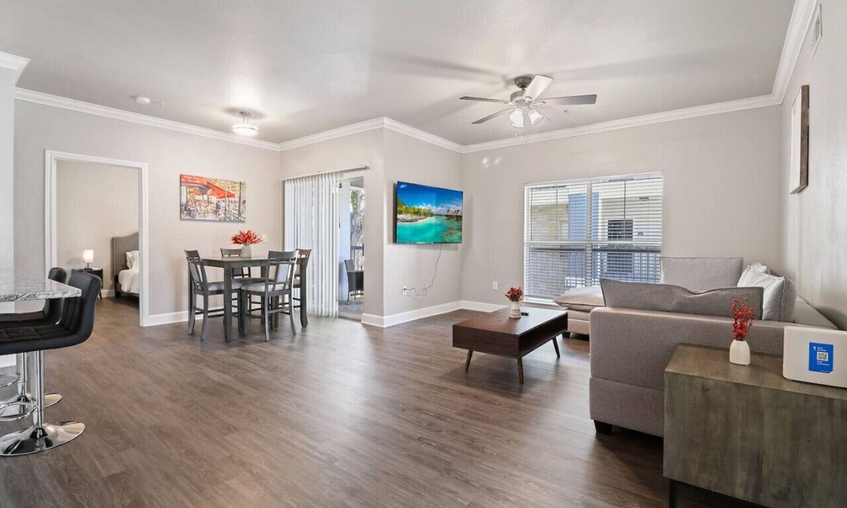 Riverpark West Apartment | Winter Modern Stay: Family & Corporate Friendly
