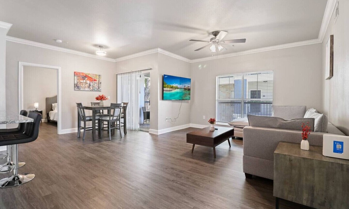 Richmond Apartment | Winter Modern Stay: Family & Corporate Friendly