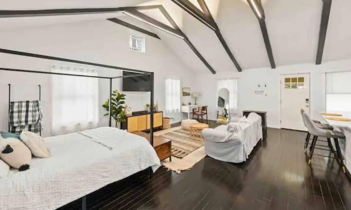 Claverack-Red Mills Cottage | WINTER SPECIAL! Book 2 nights get 3rd 35% off! Private Cottage with Hot Tub