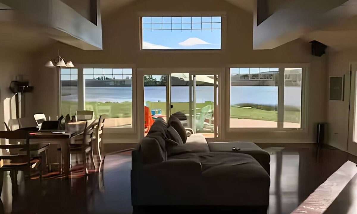 Barry's Bay Cottage | Winter Wonderland Cottage | Private Lakefront Stay