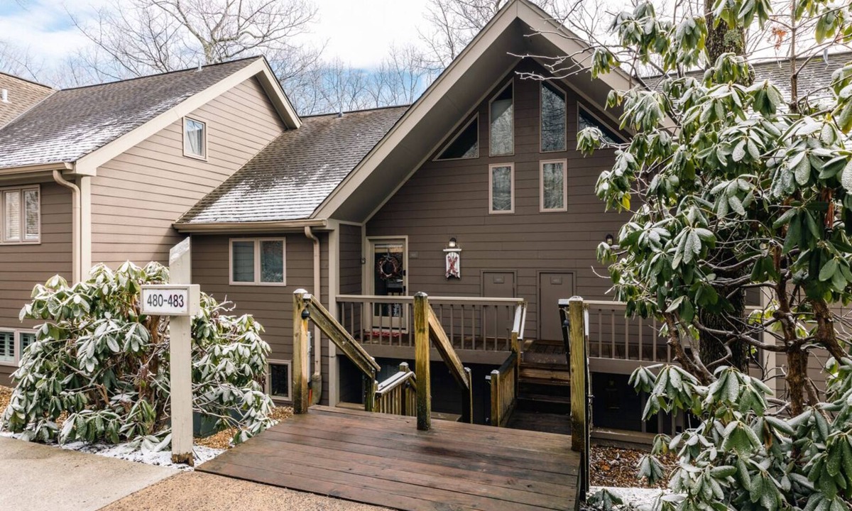 Wintergreen Condo | Wintergreen Pet-Friendly Condo: Walk to Mountain Inn & Slopes