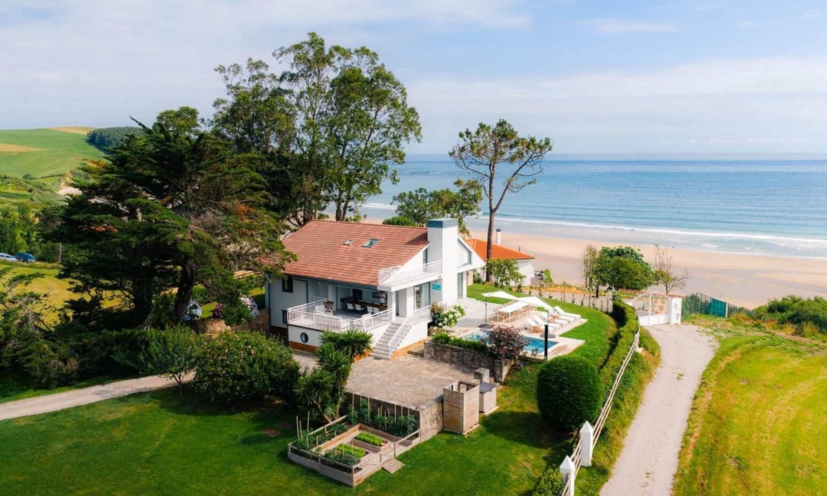 San Vicente de la Barquera House | Wishome- Unique private villa on the beach of Oyambre. Private heated pool