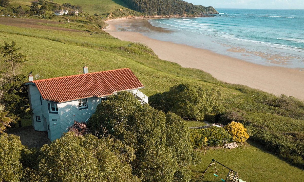 San Vicente de la Barquera House | Wishome-Dream house with private access to the beach of Oyambre, Comillas