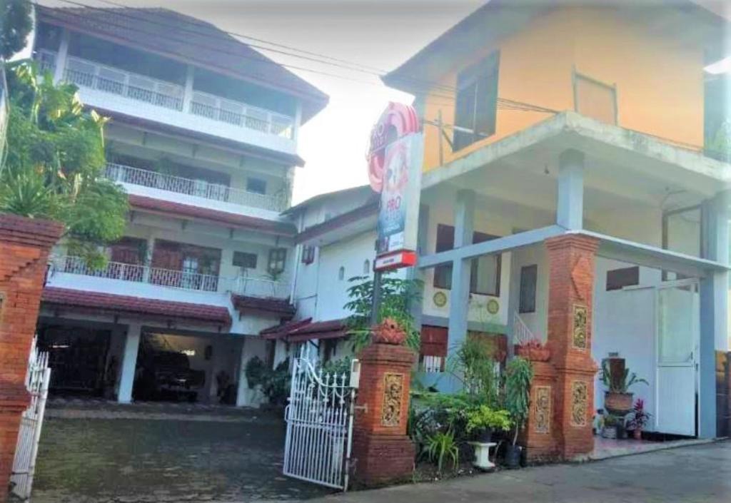 Pacet House | Wisma & Kantin Amanda