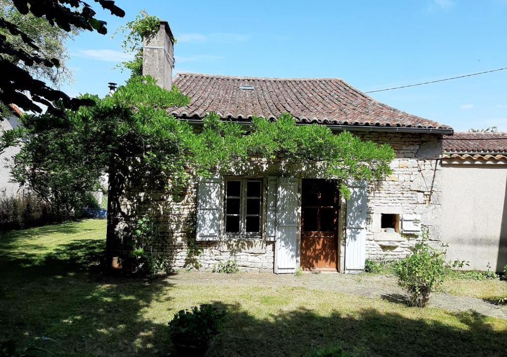Les Adjots House | Wisteria Cottage