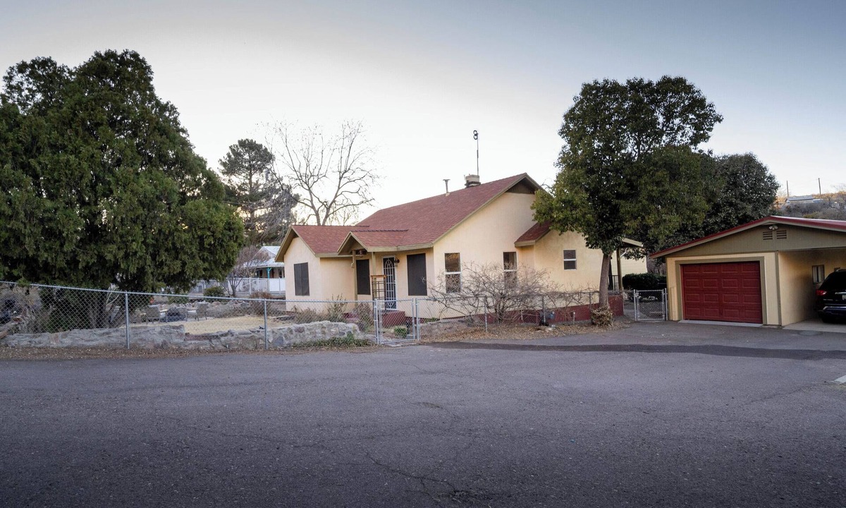Globe House | Wisteria Place
