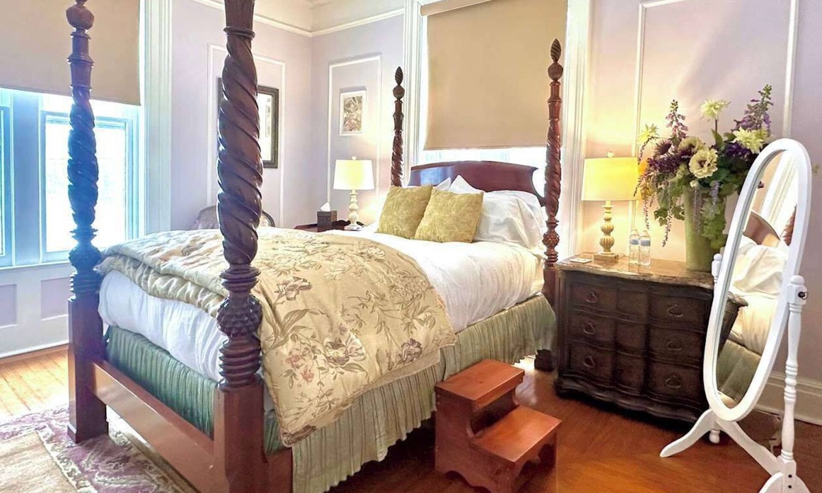 Oswego Bed & Breakfast | Wisteria Suite -The Belvedere Inn
