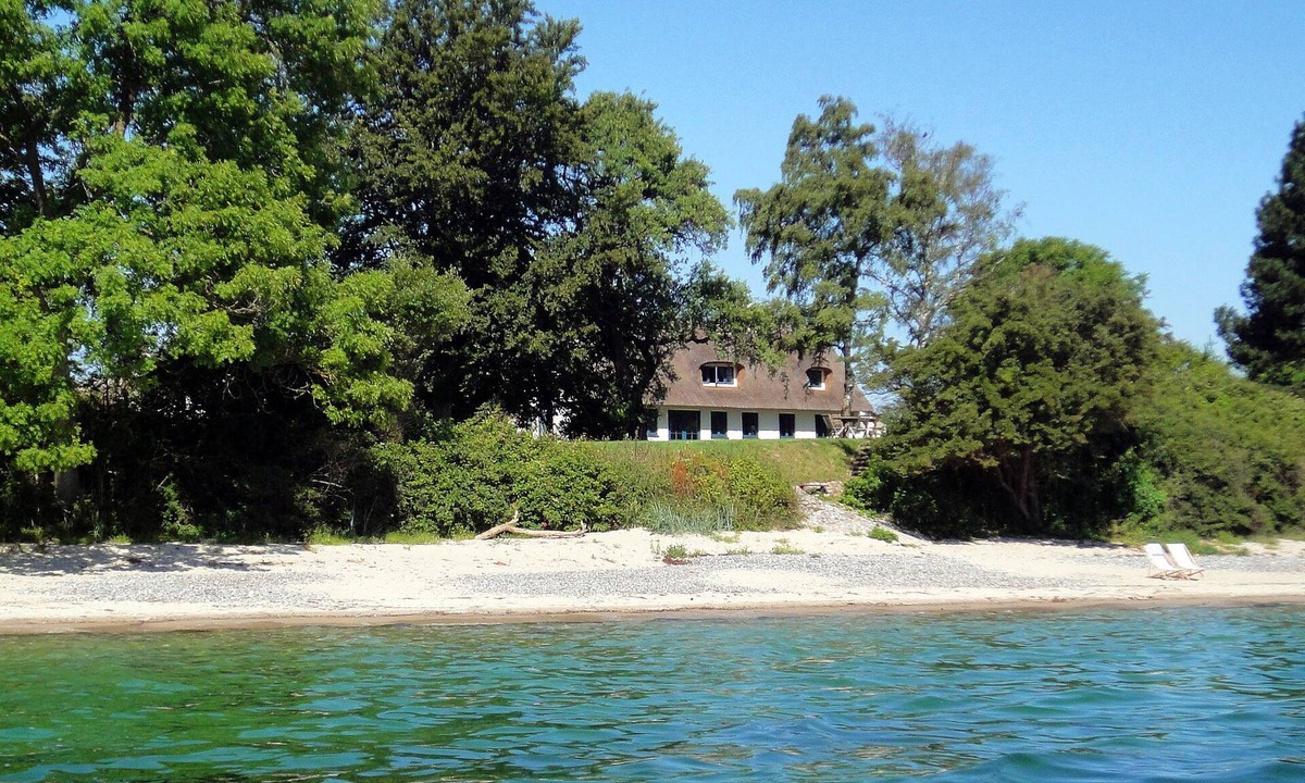 Stege House | with an idyllic location - directly to the forest and own beach