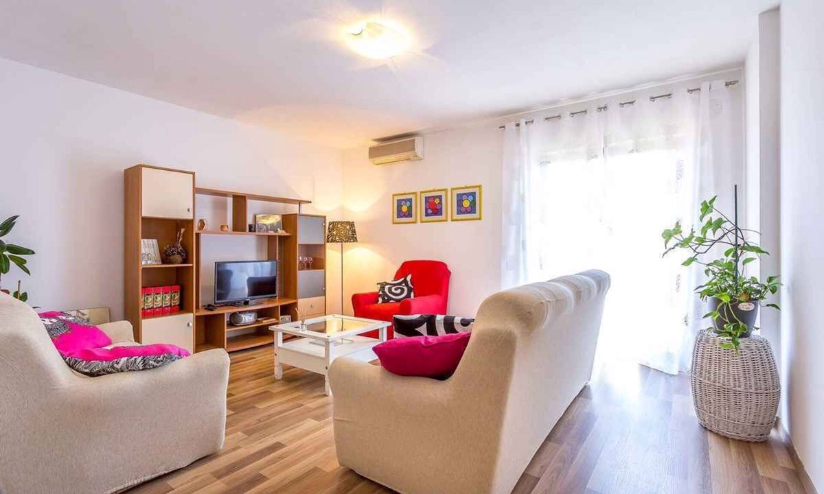 Gregovica Apartment | with balcony and air conditioning