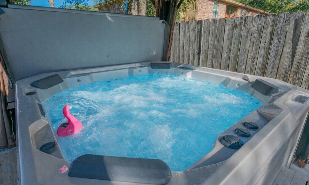 Wright Apartment | With Hot Tub & Mini Golf | Sunny Haven #617