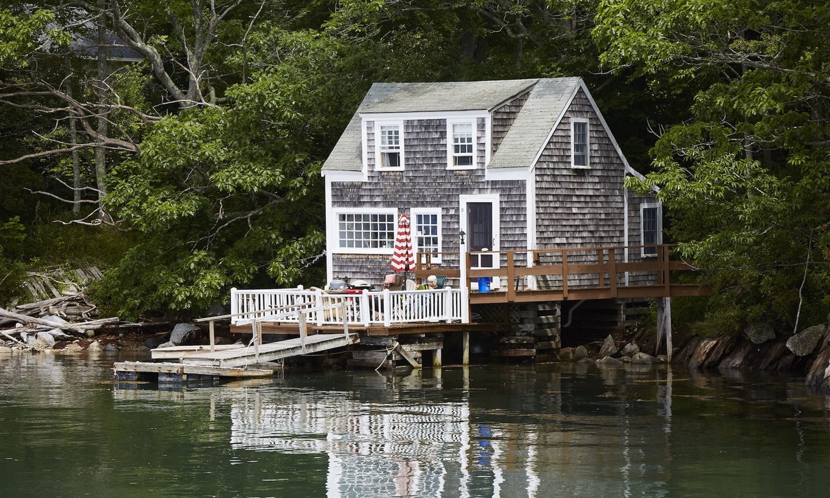 Walpole Cottage | With stunning, panoramic river views, this is more than mere waterfront.