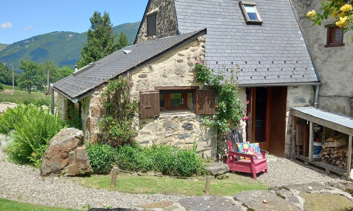 Campan Cottage | With Stunning Views, A Great Location For Mountain Activities And Relaxing