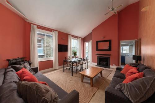 Shaftesbury Apartment | Wix's Lane