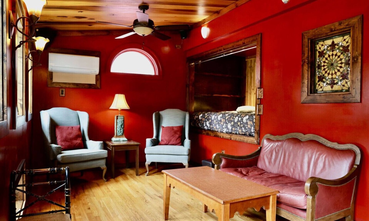 Stanardsville Apartment | WLS · White Lotus Suite