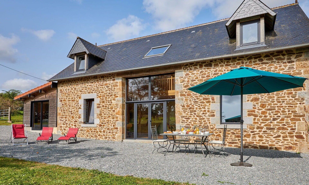 Saint-Aubin-de-Terregatte House | Wonderful private villa for 6 people with WIFI, TV, terrace and pets allowed