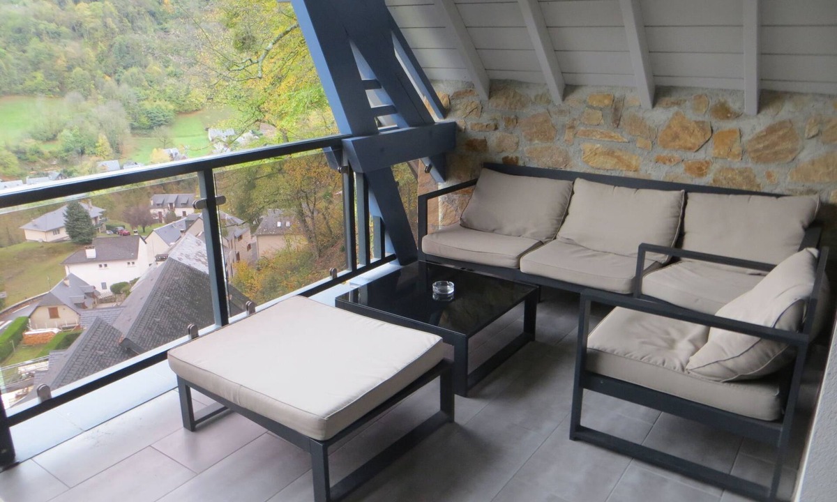 Luz-Saint-Sauveur Apartment | Wohnung 2 Zimmer Bergblick by Interhome
