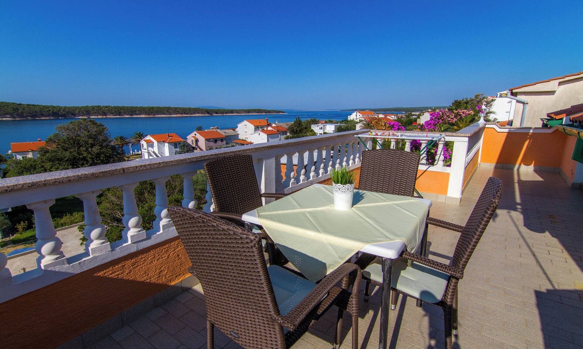 Rab Apartment | Wohnung im Dachgeschoss mit Meerblick