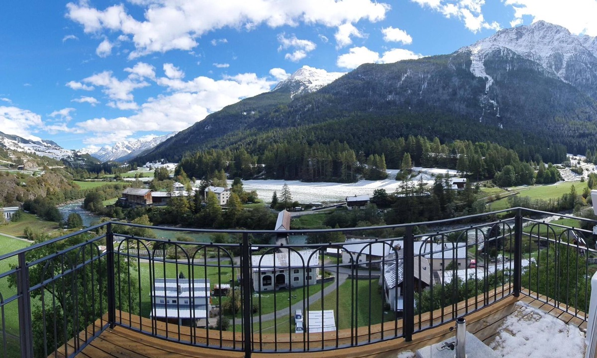 Lavin Apartment | Wohnung mit atemberaubender Aussicht by Interhome
