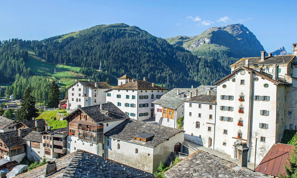 Spluegen Apartment | Wohnung von Schorsch, (Splügen). by Interhome