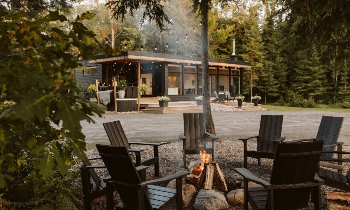 Huntsville House | Wolegib Waterfront Retreat in Muskoka- Hot Tub!