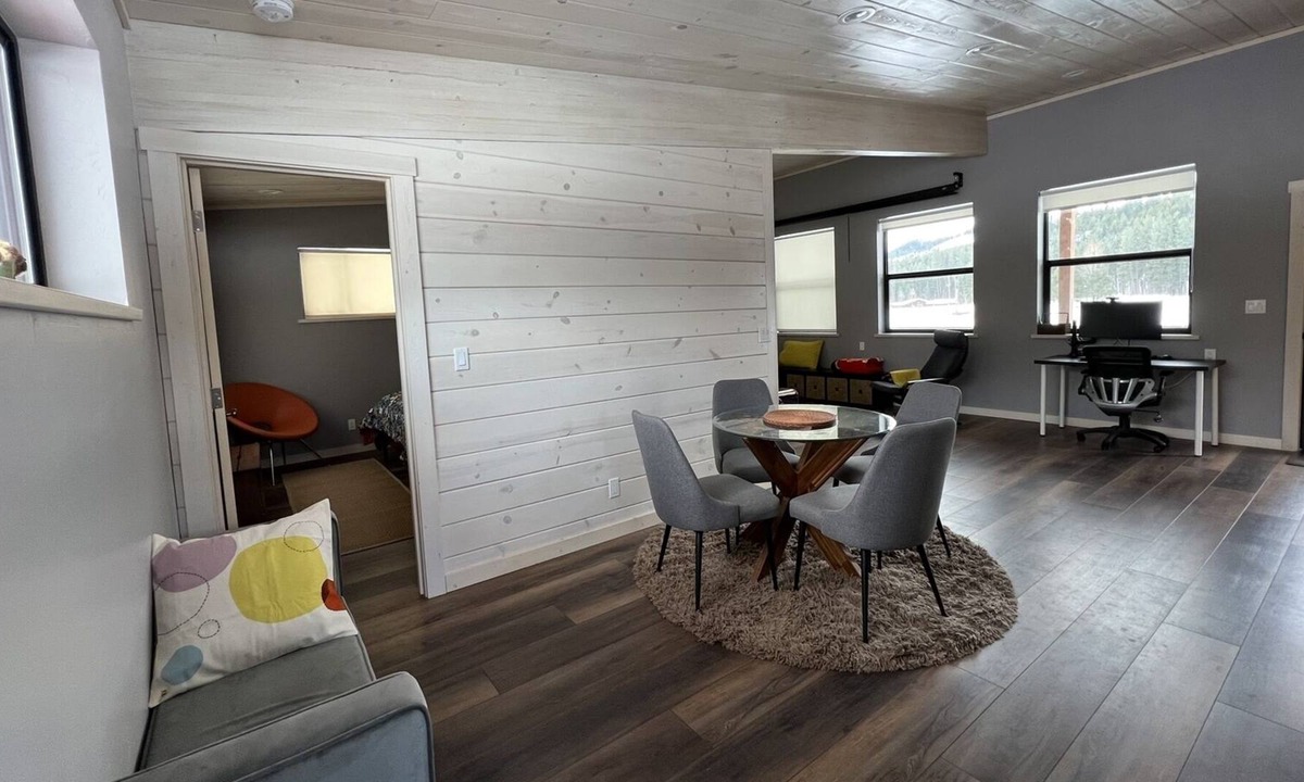 Winthrop House | Wolf Creek Apartment