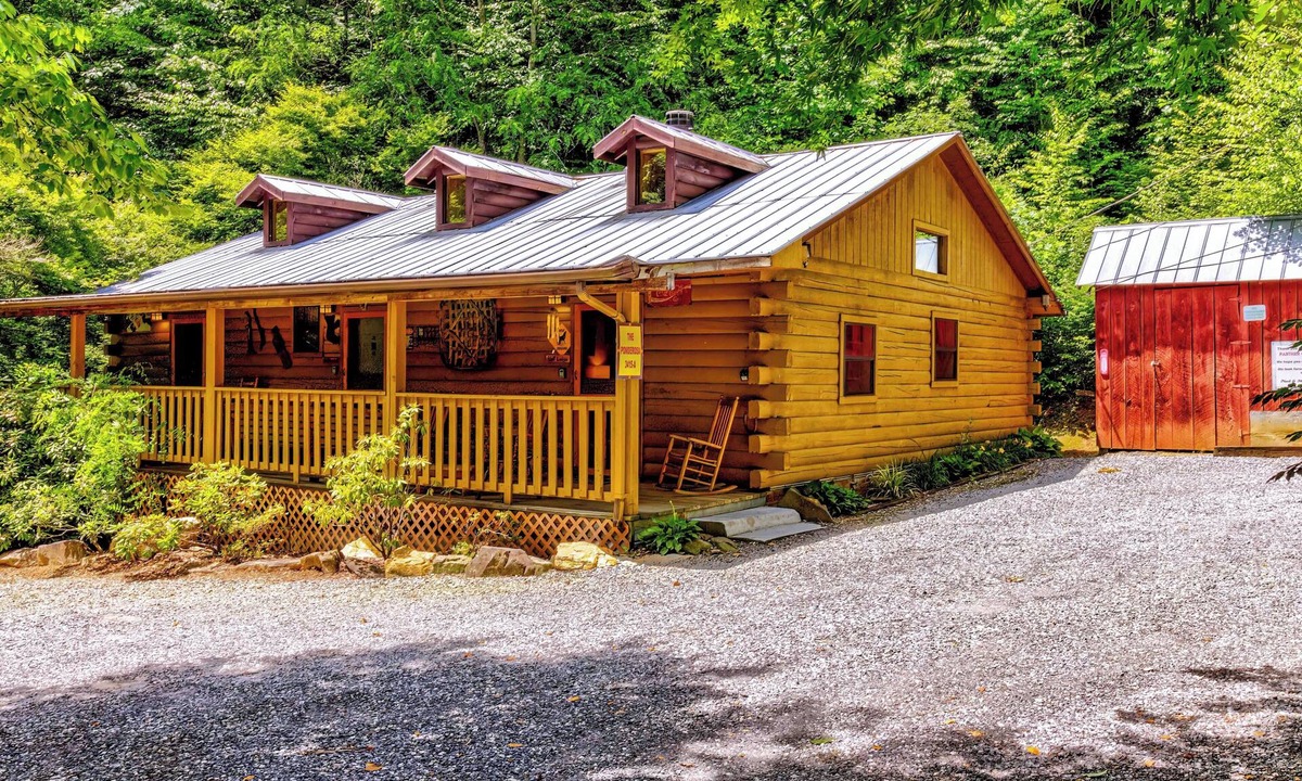 Cherokee Cabin | Wolf Ledge Cabin at Ponderosa
