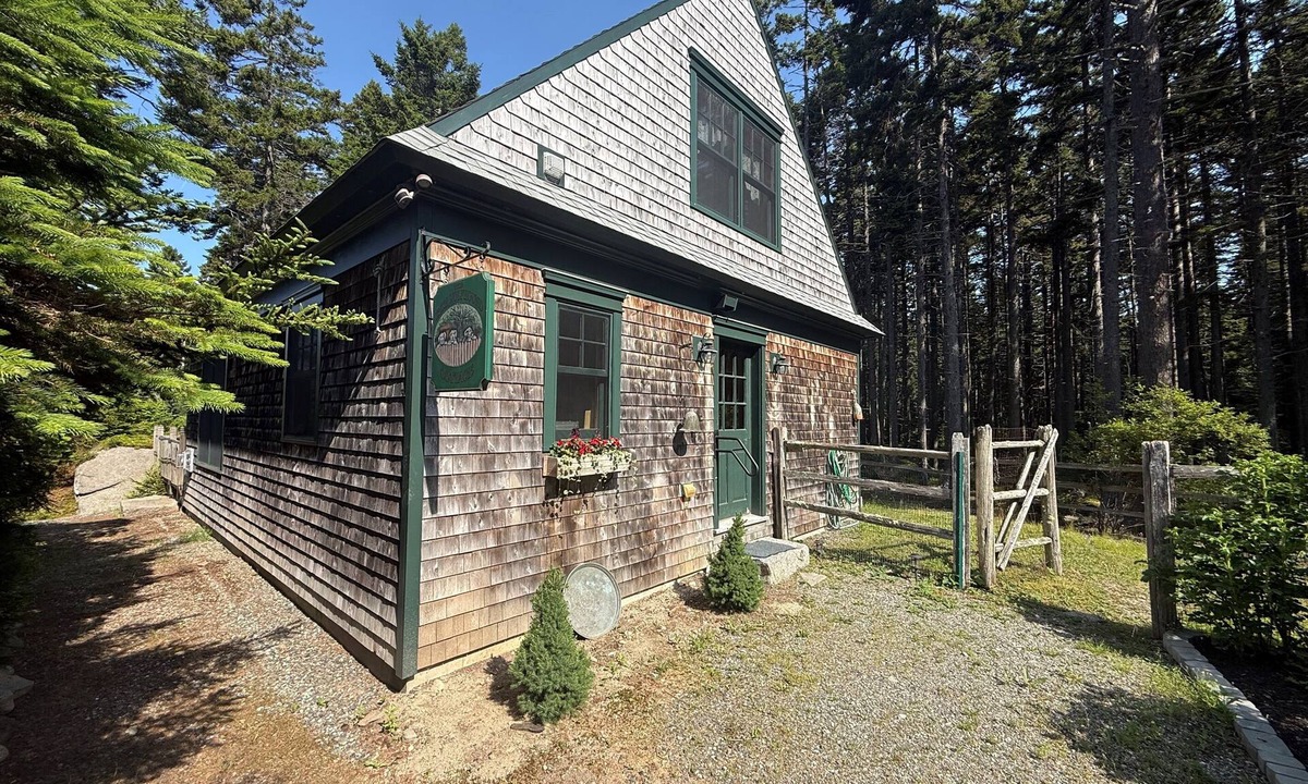Stonington Cottage | Wolfhound Cottage – A Private Woodland Escape