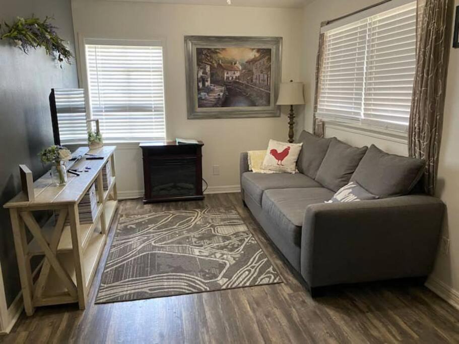 Amarillo House | Wolflin Hideaway Conveniently located off I-40