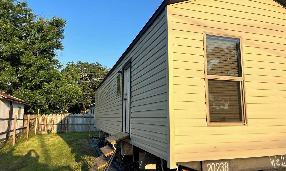 Donaldsonville House | Wonderful 2-bedroom mobile home in Donaldsonville. Contractor Friendly.