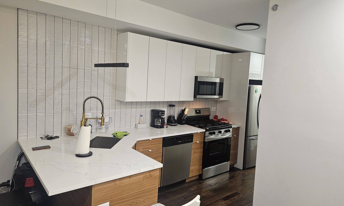 Heart of Chicago Apartment | Wonderful 2-bedroom apartment with AC in vibrant Chicago