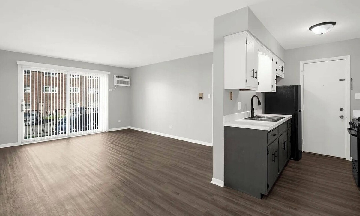 Alsip Apartment | Wonderful 2-bedroom apartment with AC in lovely Alsip