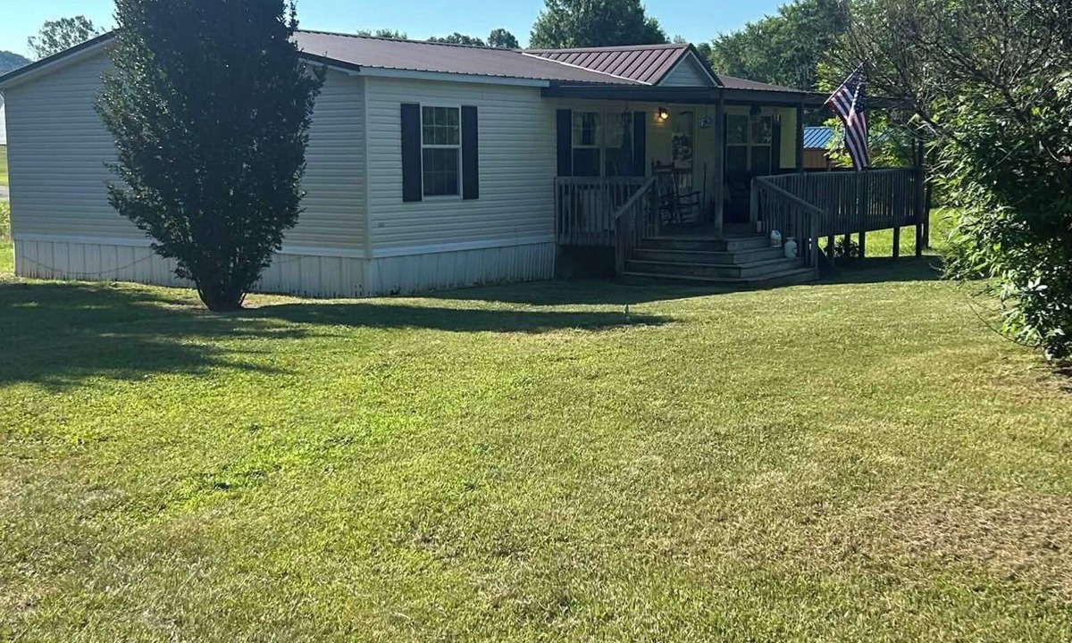 Winston House | Wonderful 3-bedroom mobile home with AC King Bed in Dreyfus