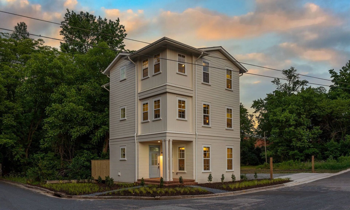 Durham House | Wonderful 8-bedroom house & guest house in Downtown Durham